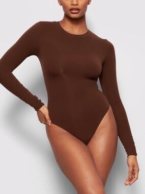 Skims Fits Everybody Long Sleeve Crew Neck Bodysuit In Cocoa